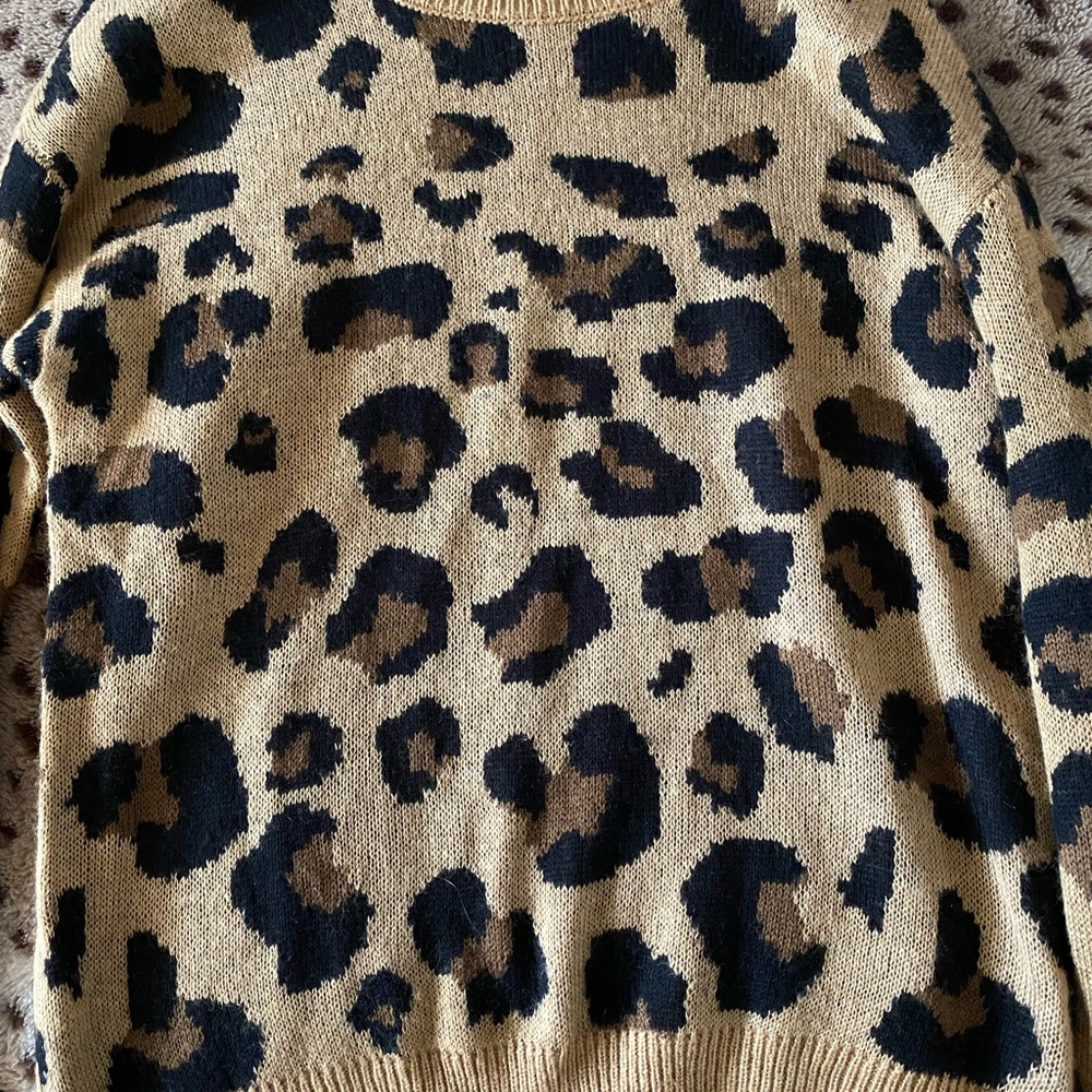 Leopard print sweater 🐆 - Picture 2 of 3